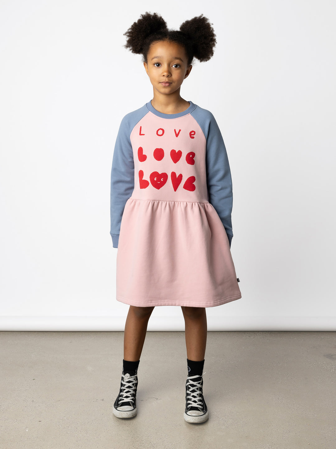 Minti kids clothing. Sweatshirting dress with raglan sleeves, ruched skirt seam and hidden side pockets. 330 Gram // Brushed Inside // 95% Cotton // 5% Elastane.