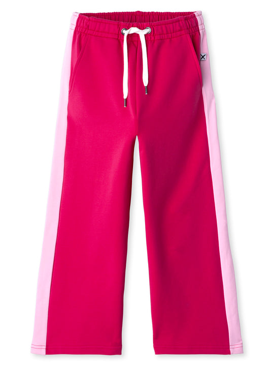Minti kids clothing. Super relaxed fit wide leg trackies with cool contrast side panel. Elasticated waistband with shoelace cord, and front pockets to keep hands warm. Small Minti embroidery on the back. 320 Gram // 95% Cotton // 5% Elastane.