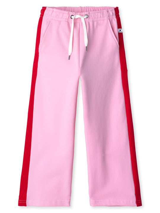 Minti kids clothing. Super relaxed fit wide leg trackies with cool contrast side panel. Elasticated waistband with shoelace cord, and front pockets to keep hands warm. Small Minti embroidery on the back. 320 Gram // 95% Cotton // 5% Elastane.