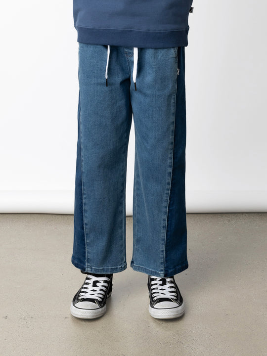 Minti kids clothing. Super cool wide leg jeans with contrast side panel, elasticated waistband, shoelace cord and front pockets. Super comfy stretch denim. Cotton // Polyester // Elastane.