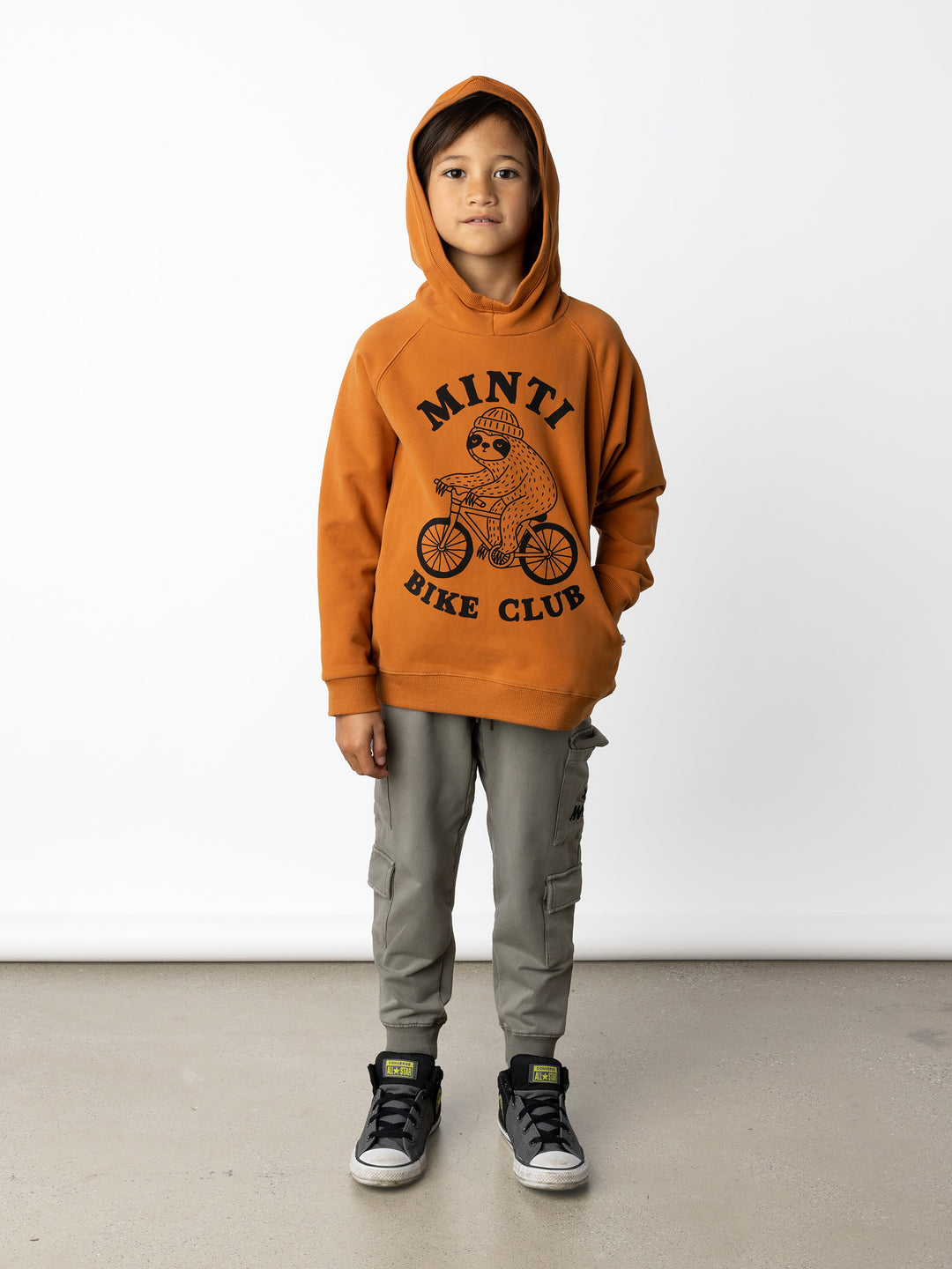 Minti kids clothing. Super comfy hoodie with side pockets and higher neck - perfect for cold days! 330 Gram // Brushed Inside // 95% Cotton // 5% Elastane.