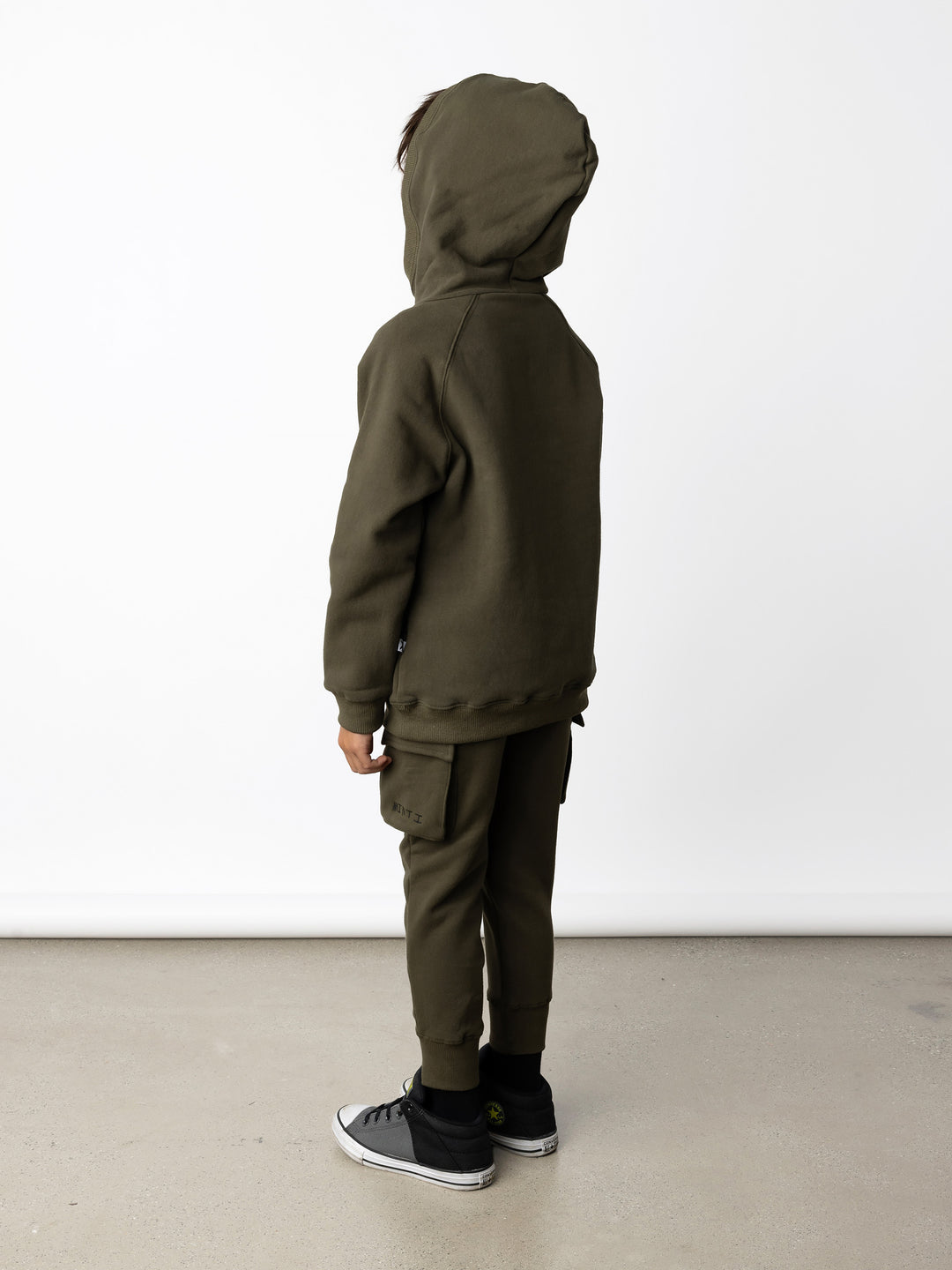 Minti kids clothing. Super comfy hoodie with side pockets and higher neck - perfect for cold days! 330 Gram // Brushed Inside // 95% Cotton // 5% Elastane.