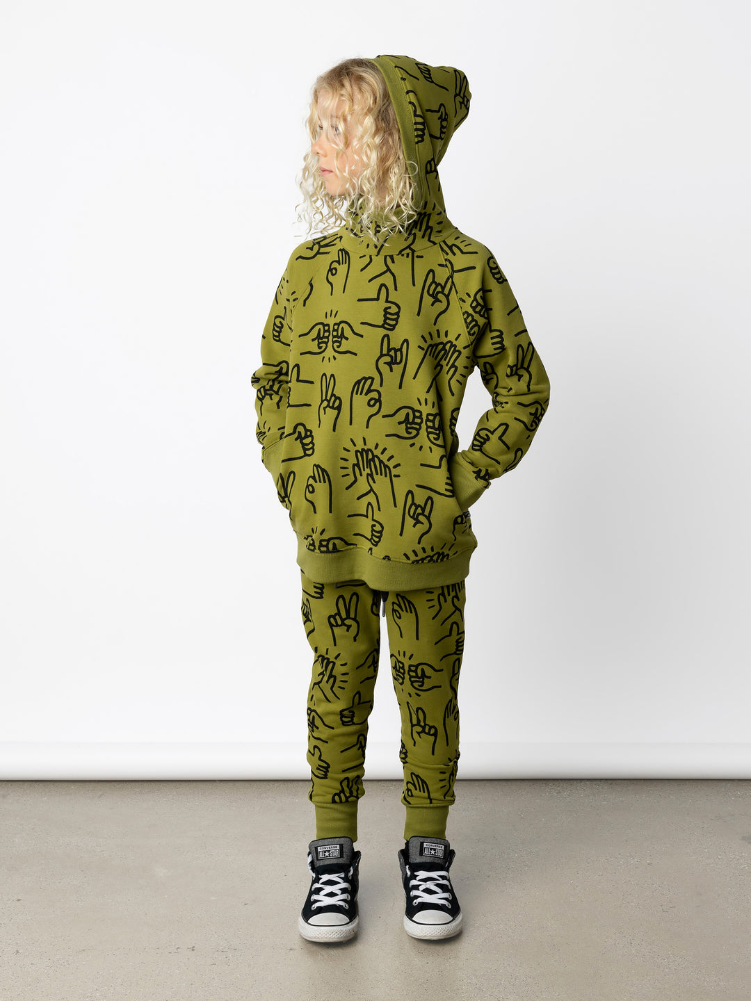 Minti kids clothing. Super comfy hoodie with side pockets and higher neck - perfect for cold days! 330 Gram // Brushed Inside // 95% Cotton // 5% Elastane.