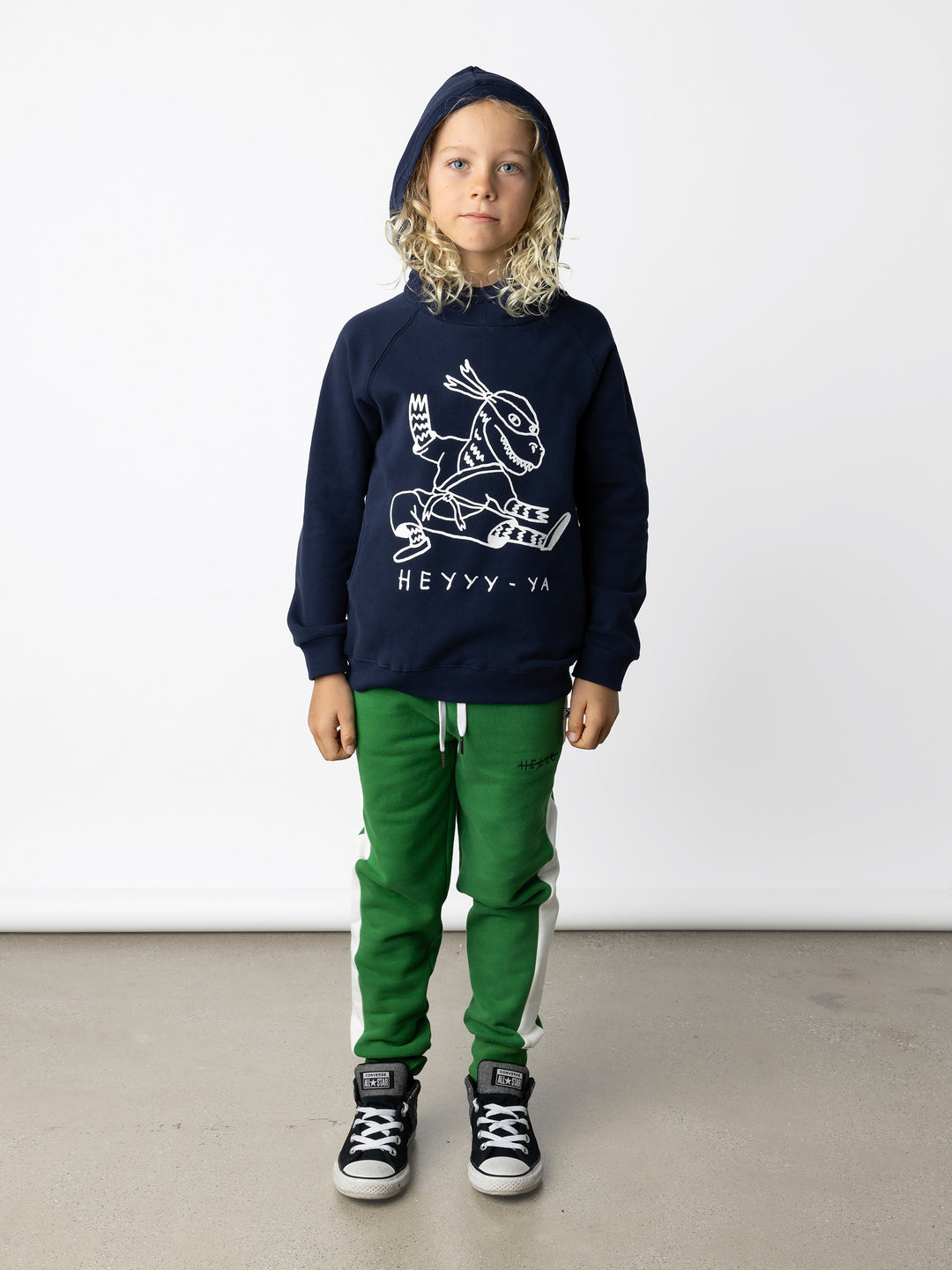 Minti kids clothing. Super comfy hoodie with side pockets and higher neck - perfect for cold days! 330 Gram // Brushed Inside // 95% Cotton // 5% Elastane.
