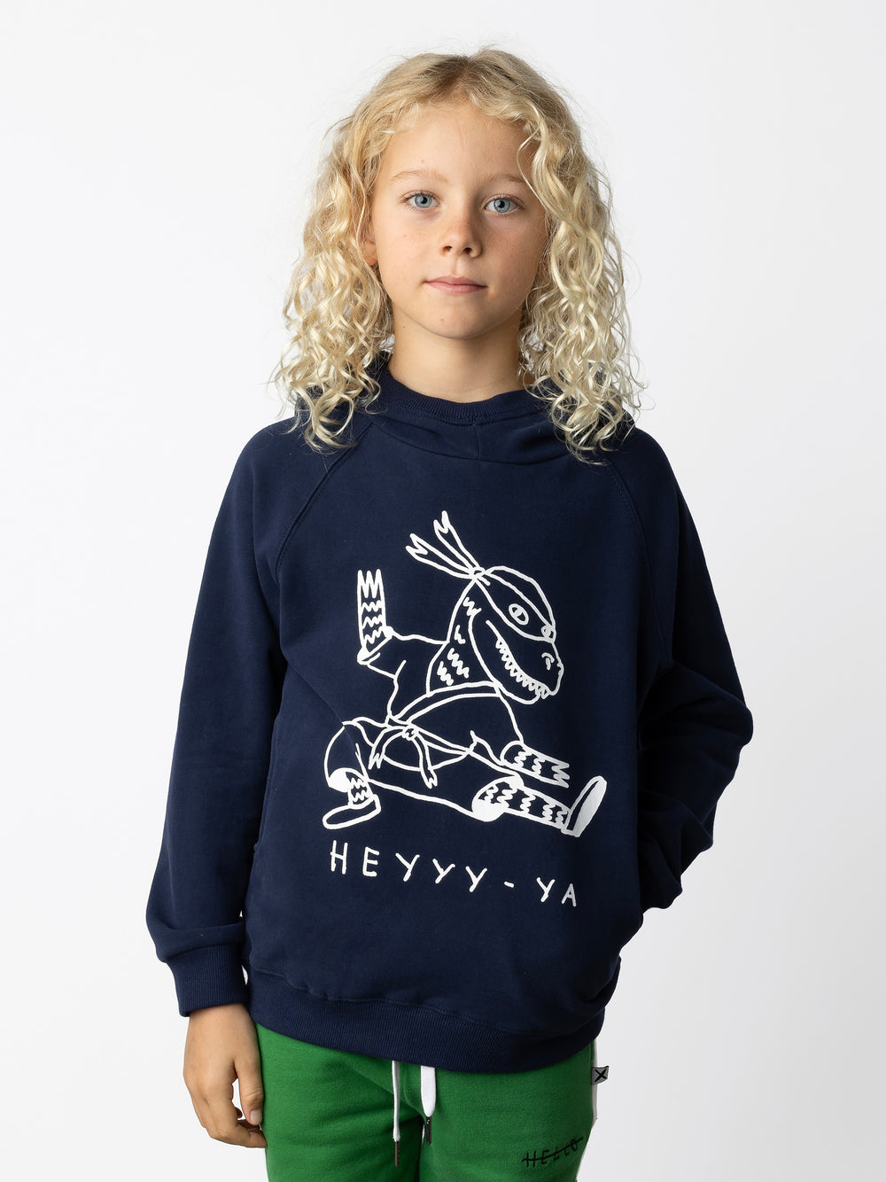 Minti kids clothing. Super comfy hoodie with side pockets and higher neck - perfect for cold days! 330 Gram // Brushed Inside // 95% Cotton // 5% Elastane.