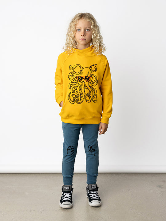 Minti kids clothing. Super comfy hoodie with side pockets and higher neck - perfect for cold days! 330 Gram // Brushed Inside // 95% Cotton // 5% Elastane.