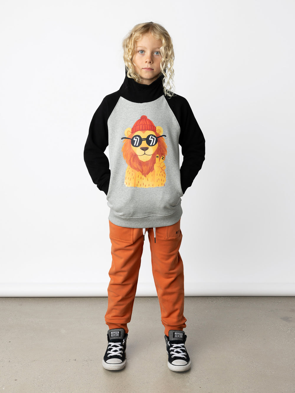 Minti kids clothing. Super comfy hoodie with side pockets and higher neck - perfect for cold days! 330 Gram // Brushed Inside // 95% Cotton // 5% Elastane.