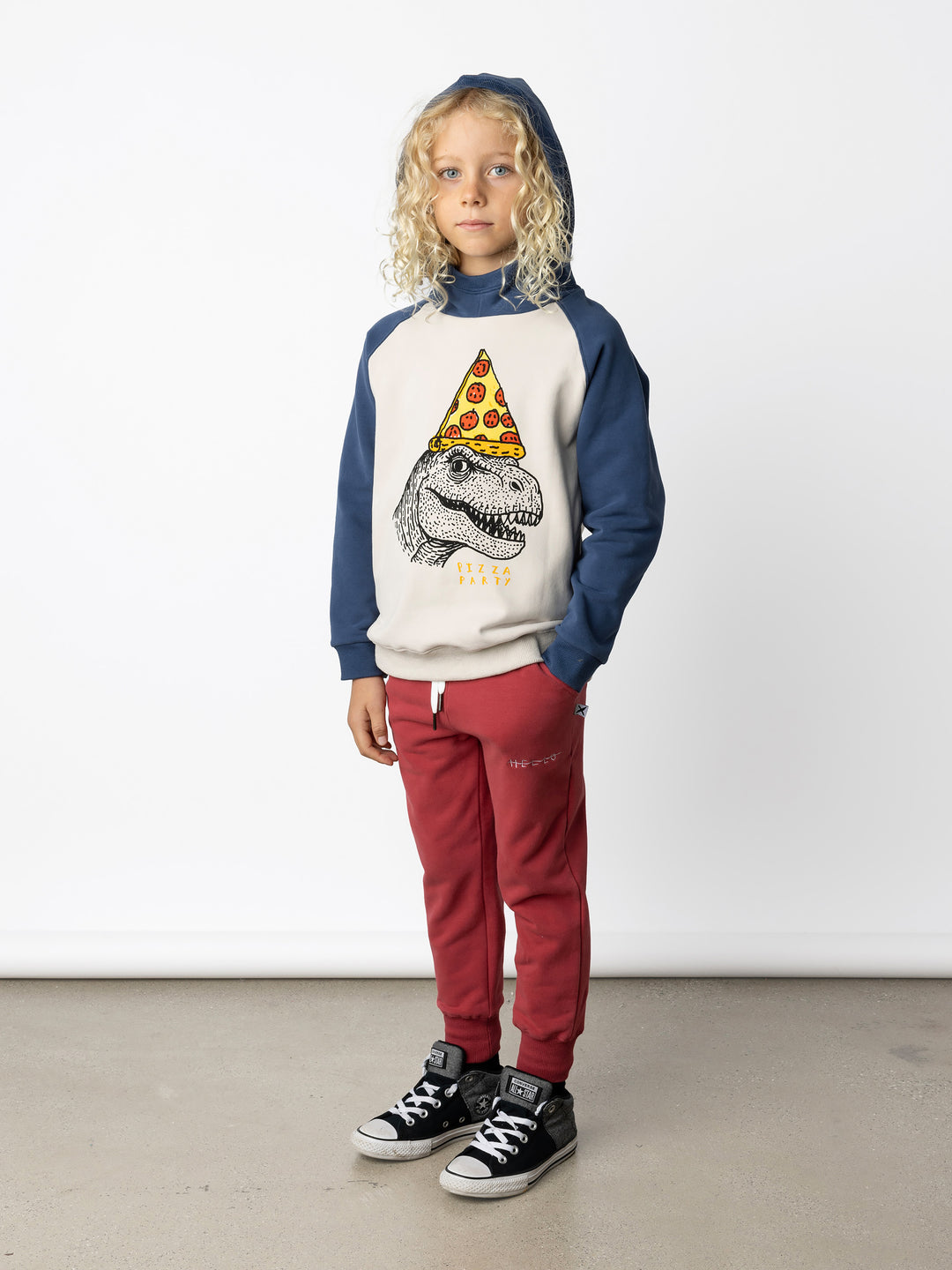 Minti kids clothing. Super comfy hoodie with side pockets and higher neck - perfect for cold days! 330 Gram // Brushed Inside // 95% Cotton // 5% Elastane.