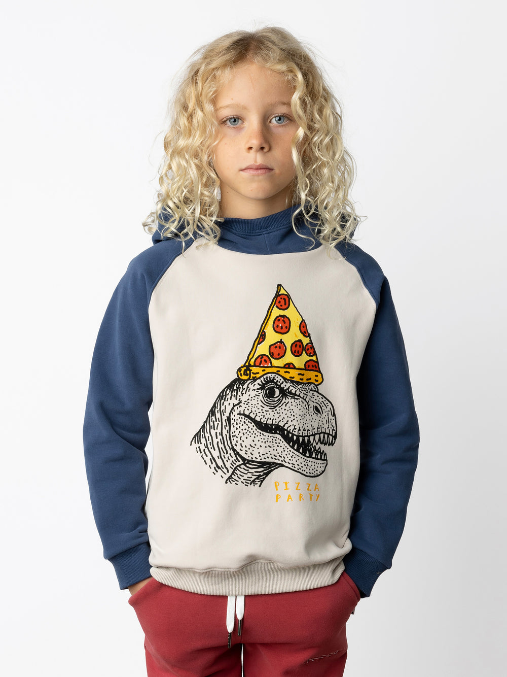 Minti kids clothing. Super comfy hoodie with side pockets and higher neck - perfect for cold days! 330 Gram // Brushed Inside // 95% Cotton // 5% Elastane.