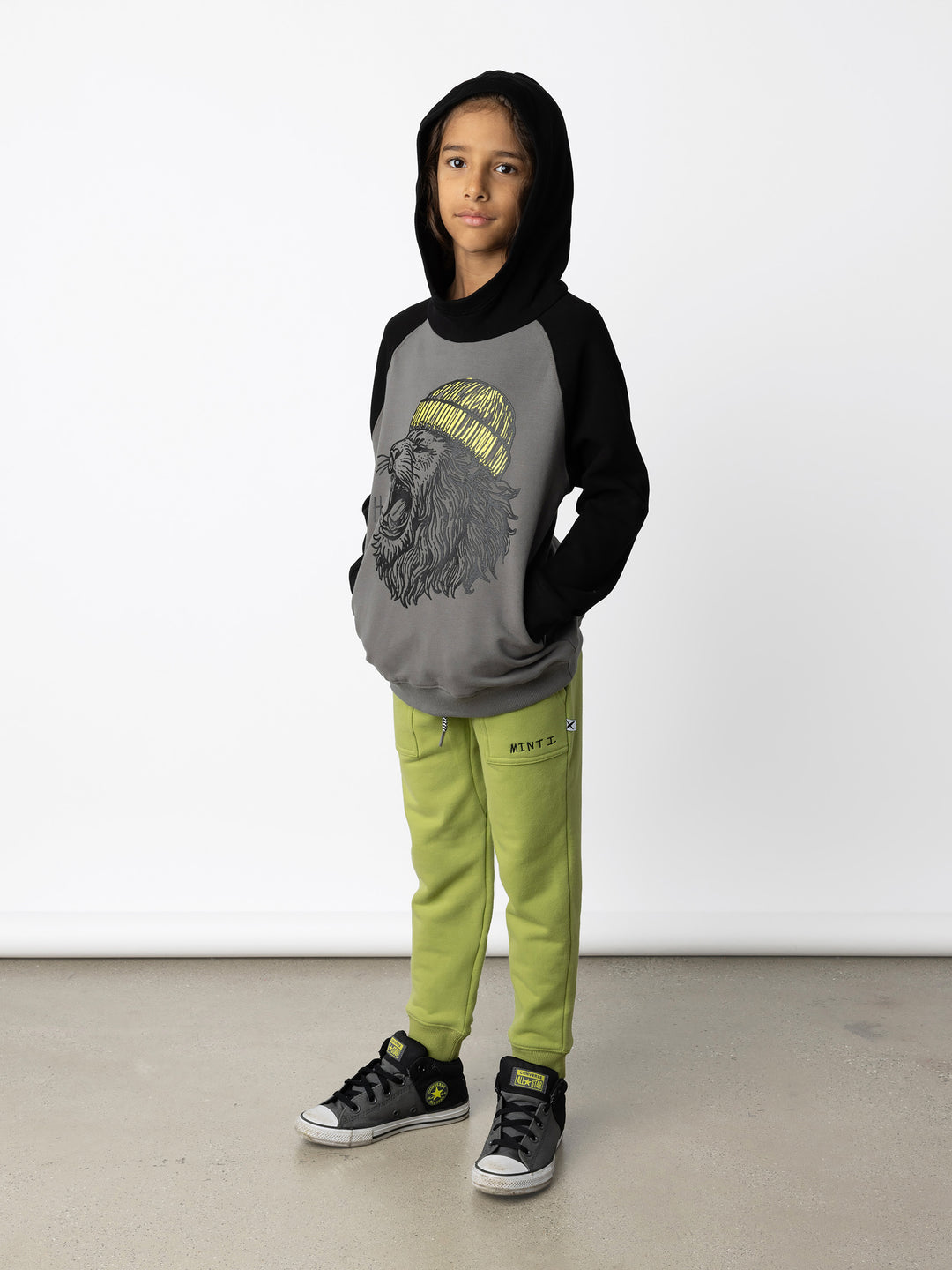 Minti kids clothing. Super comfy hoodie with side pockets and higher neck - perfect for cold days! 330 Gram // Brushed Inside // 95% Cotton // 5% Elastane.