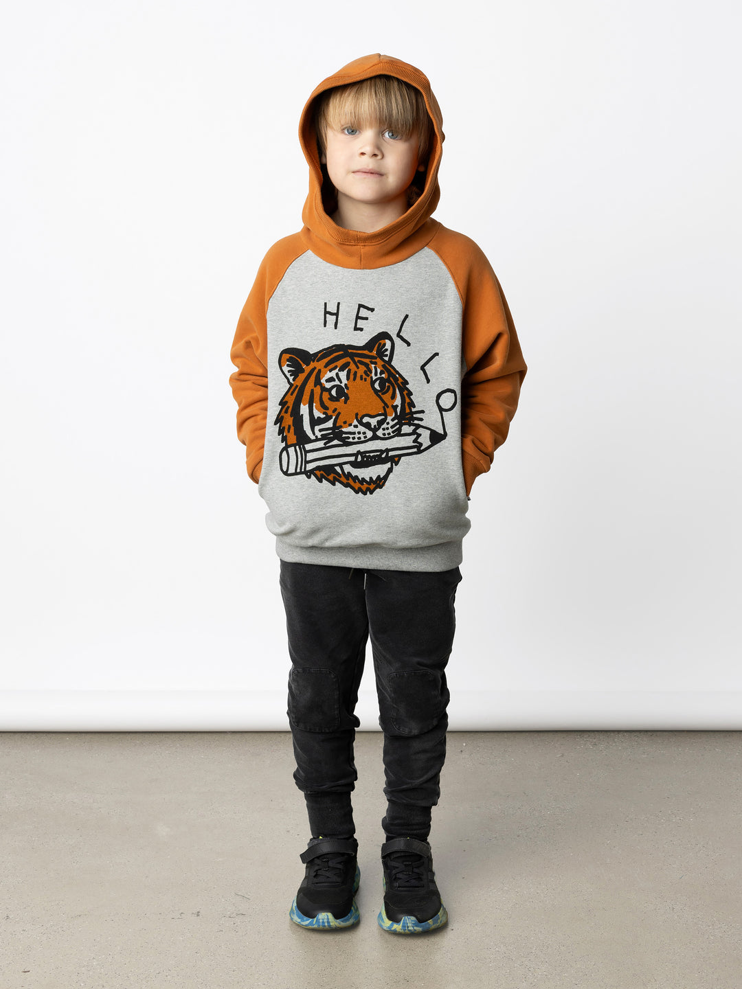 Minti kids clothing. Super comfy hoodie with side pockets and higher neck - perfect for cold days! 330 Gram // Brushed Inside // 95% Cotton // 5% Elastane.