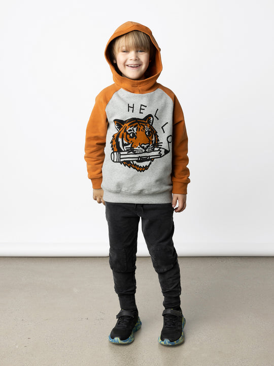 Minti kids clothing. Super comfy hoodie with side pockets and higher neck - perfect for cold days! 330 Gram // Brushed Inside // 95% Cotton // 5% Elastane.