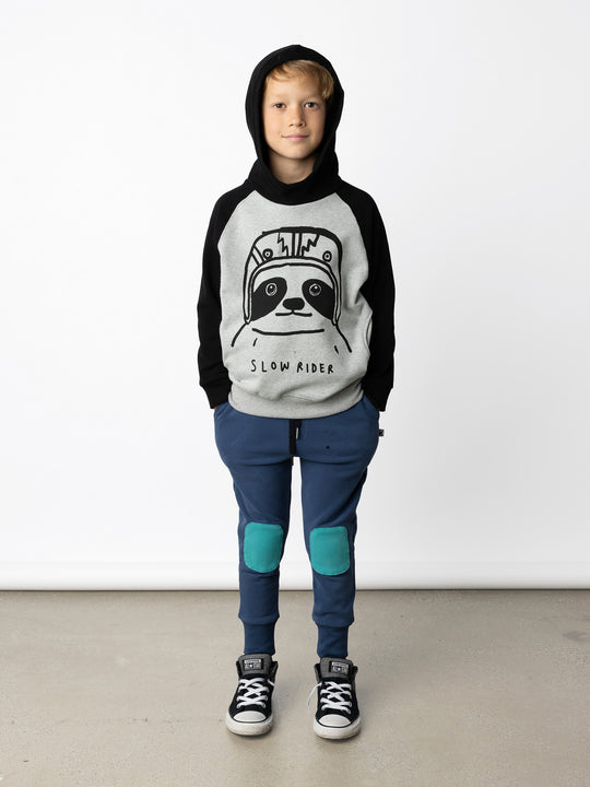 Minti kids clothing. Super comfy hoodie with side pockets and higher neck - perfect for cold days! 330 Gram // Brushed Inside // 95% Cotton // 5% Elastane.