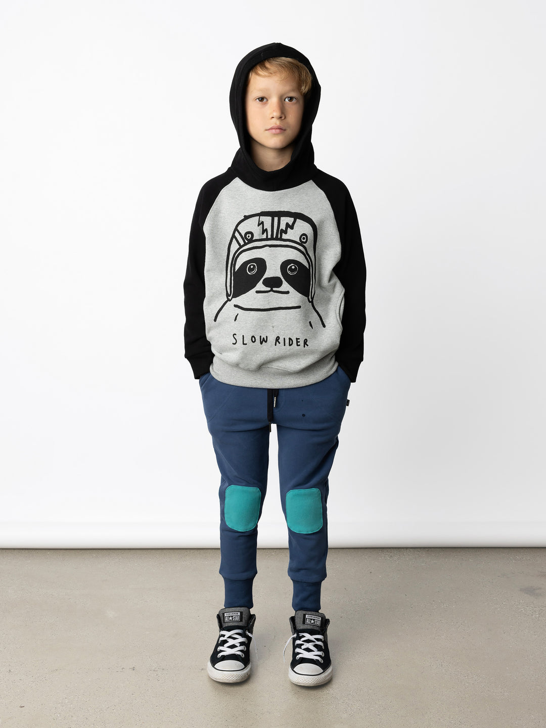 Minti kids clothing. Super comfy hoodie with side pockets and higher neck - perfect for cold days! 330 Gram // Brushed Inside // 95% Cotton // 5% Elastane.
