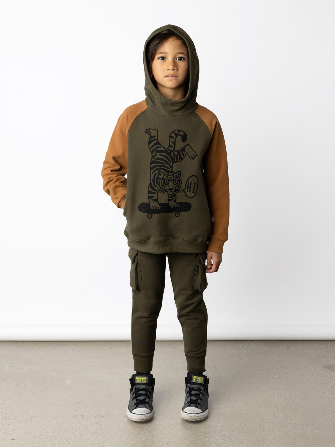 Minti kids clothing. Super comfy hoodie with side pockets and higher neck - perfect for cold days! 330 Gram // Brushed Inside // 95% Cotton // 5% Elastane.