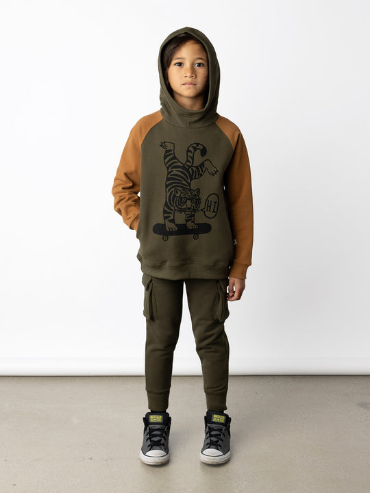 Minti kids clothing. Super comfy hoodie with side pockets and higher neck - perfect for cold days! 330 Gram // Brushed Inside // 95% Cotton // 5% Elastane.