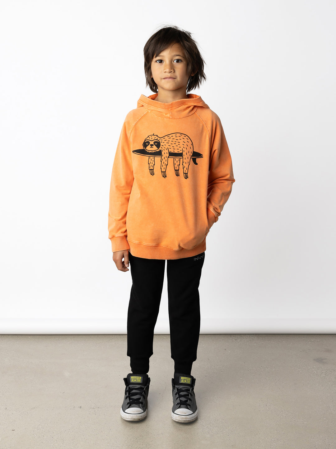 Minti kids clothing. Super comfy lightweight hoodie with side pockets and higher neck. 260 Gram // 95% Cotton // 5% Elastane.