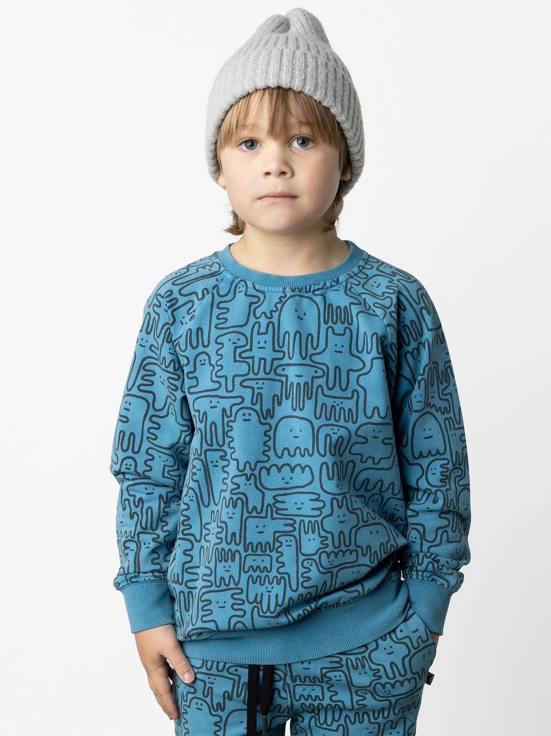 Minti kids clothing. Comfy lightweight raglan crew in super cool washed terry. 260 Gram // 95% Cotton // 5% Elastane.