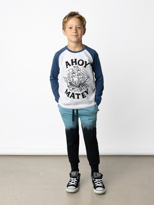 Minti kids clothing. Luxe raglan tee with contrast sleeves and neck. 190 Gram // 95% Cotton // 5% Elastane.