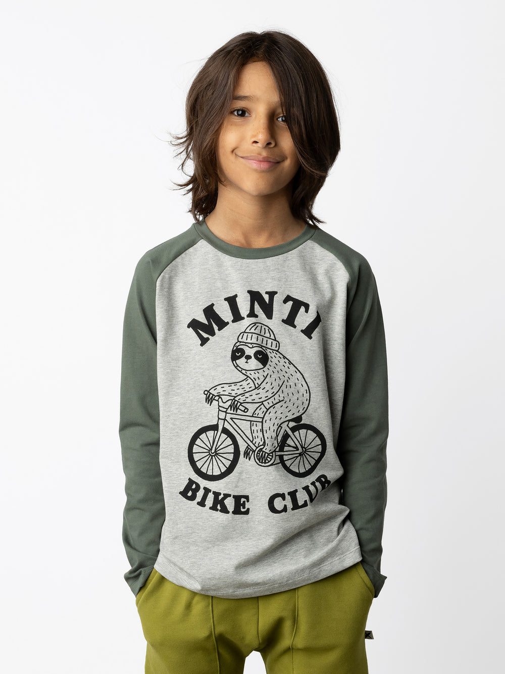 Minti kids clothing. Luxe raglan tee with contrast sleeves and neck. 190 Gram // 95% Cotton // 5% Elastane.