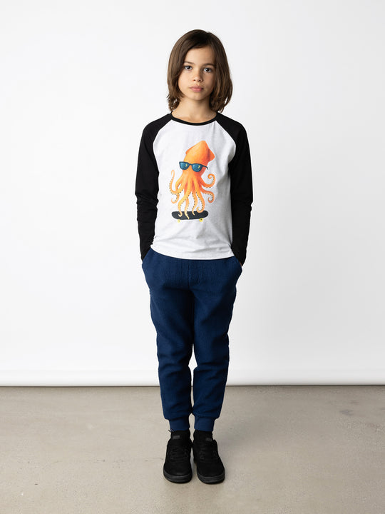 Minti kids clothing. Luxe raglan tee with contrast sleeves and neck. 190 Gram // 95% Cotton // 5% Elastane.