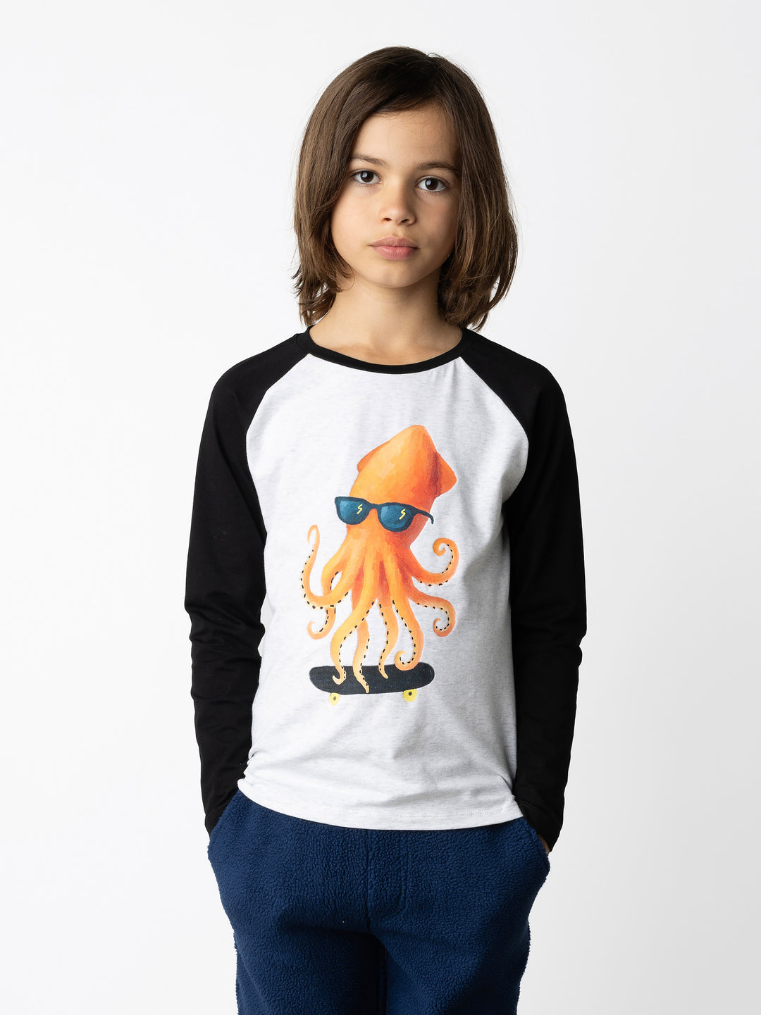 Minti kids clothing. Luxe raglan tee with contrast sleeves and neck. 190 Gram // 95% Cotton // 5% Elastane.