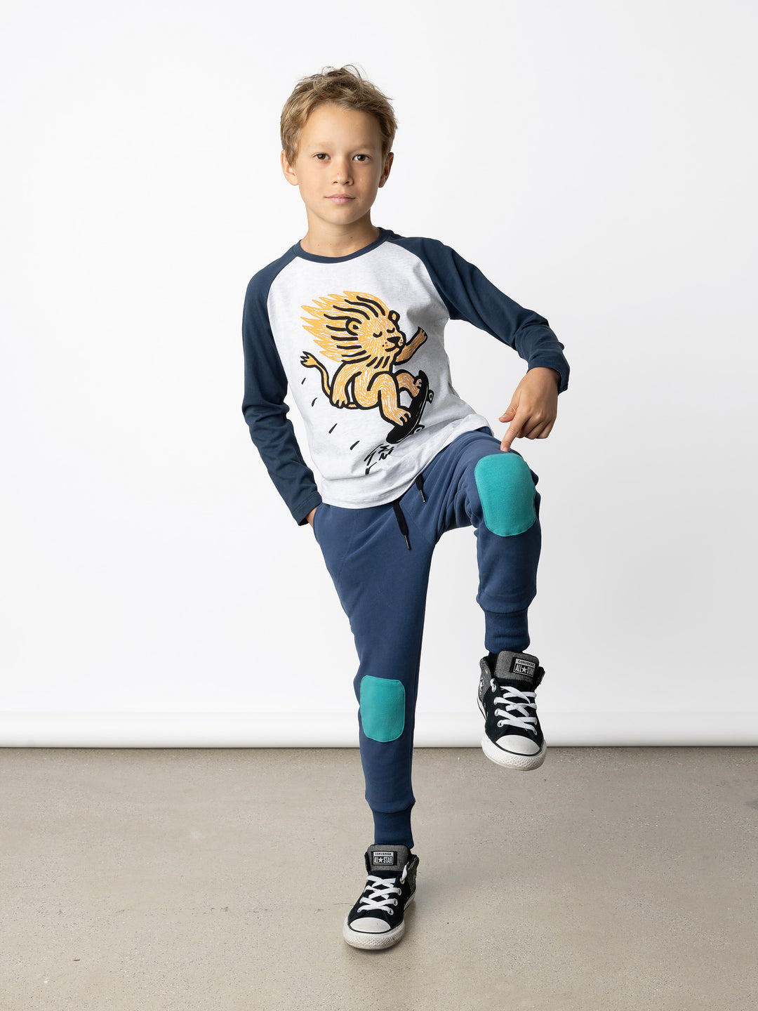 Minti kids clothing. Luxe raglan tee with contrast sleeves and neck. 190 Gram // 95% Cotton // 5% Elastane.