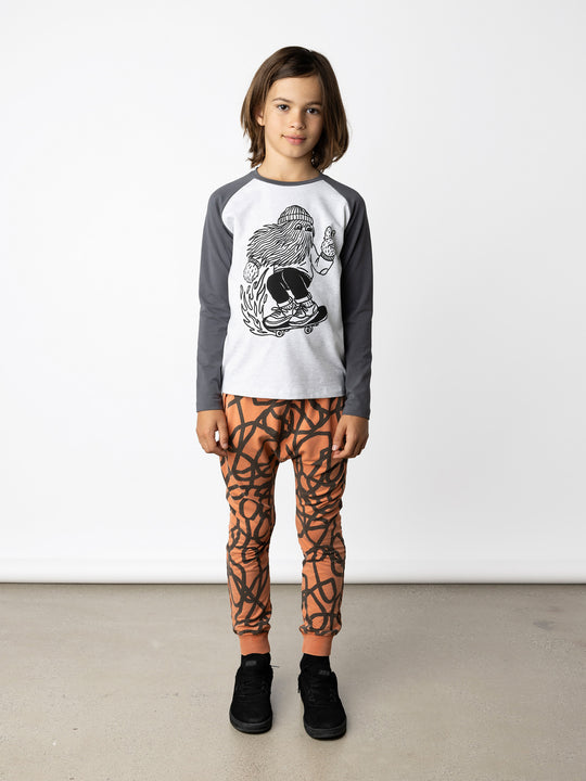 Minti kids clothing. Luxe raglan tee with contrast sleeves and neck. 190 Gram // 95% Cotton // 5% Elastane.