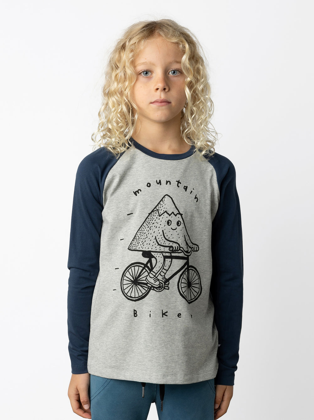 Minti kids clothing. Luxe raglan tee with contrast sleeves and neck. 190 Gram // 95% Cotton // 5% Elastane.
