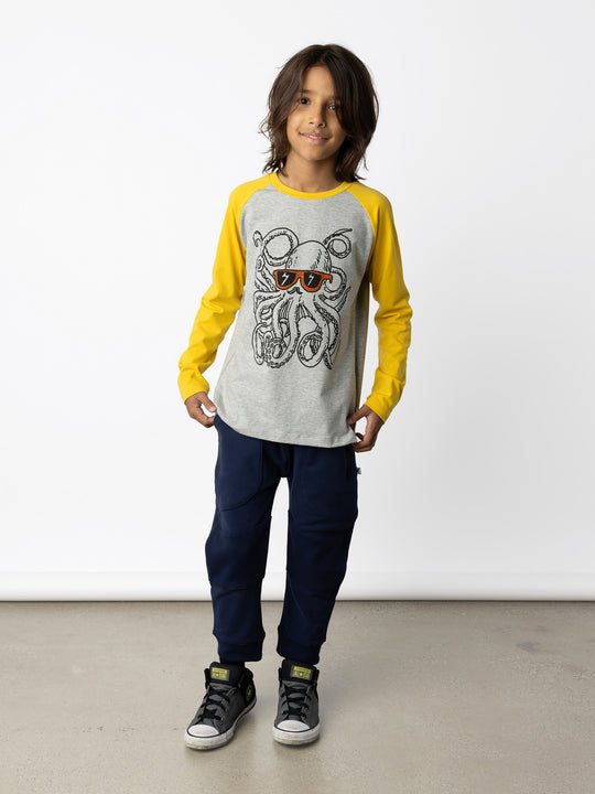 Minti kids clothing. Luxe raglan tee with contrast sleeves and neck. 190 Gram // 95% Cotton // 5% Elastane.
