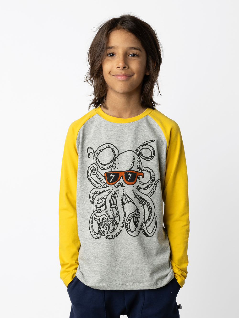 Minti kids clothing. Luxe raglan tee with contrast sleeves and neck. 190 Gram // 95% Cotton // 5% Elastane.