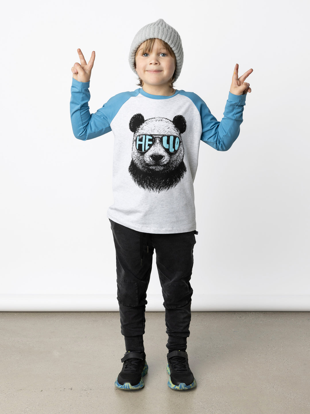 Minti kids clothing. Luxe raglan tee with contrast sleeves and neck. 190 Gram // 95% Cotton // 5% Elastane.