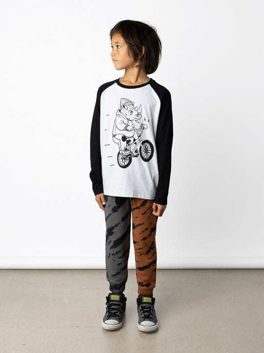 Minti kids clothing. Luxe raglan tee with contrast sleeves and neck. 190 Gram // 95% Cotton // 5% Elastane.