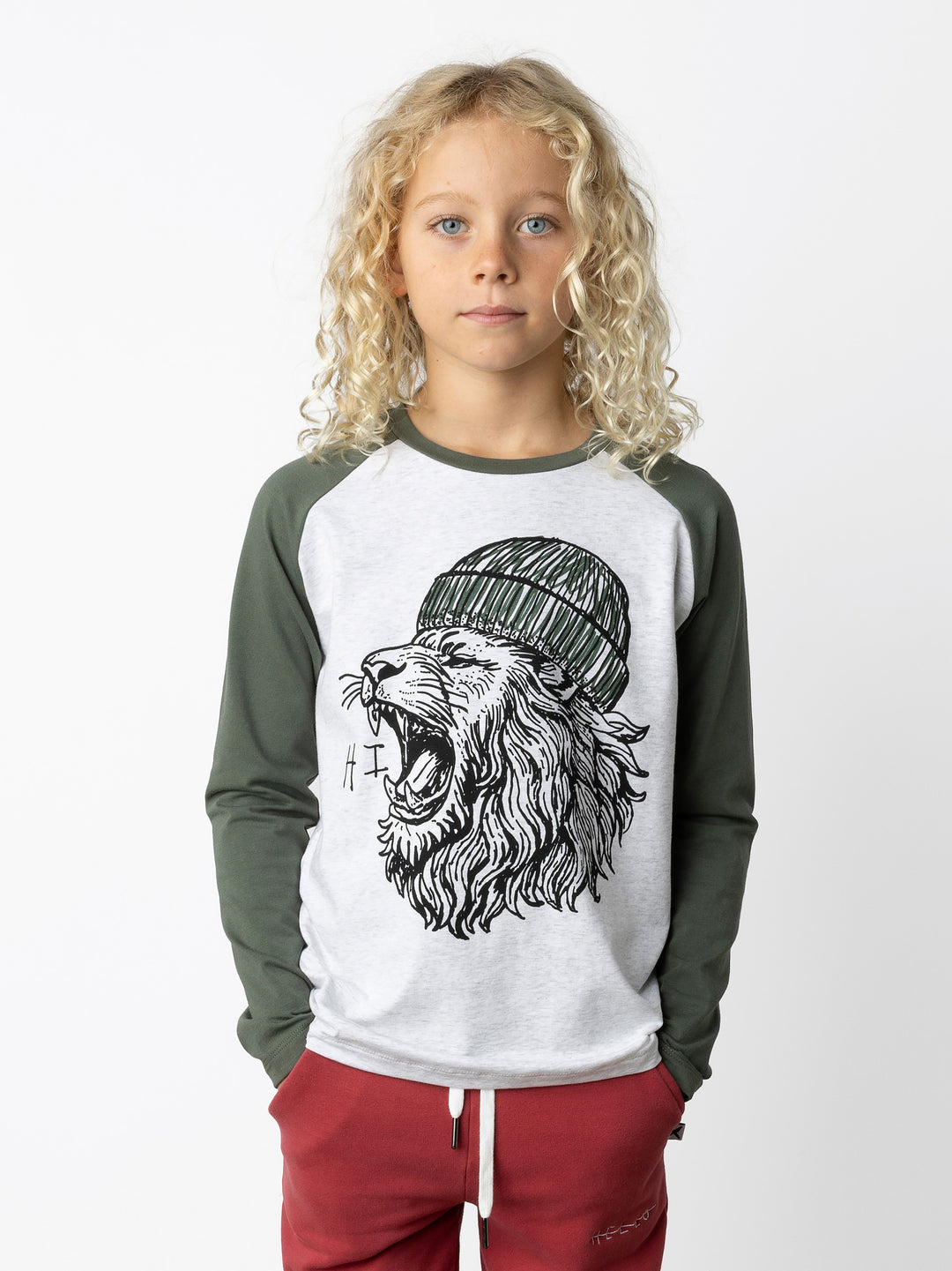 Minti kids clothing. Luxe raglan tee with contrast sleeves and neck. 190 Gram // 95% Cotton // 5% Elastane.
