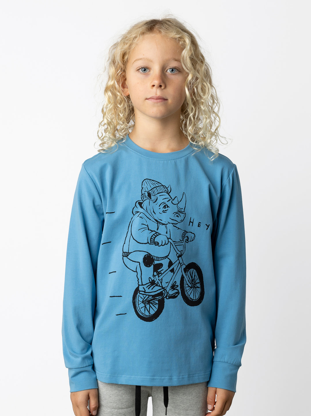 Minti kids clothing. Super luxe tee with self cuffs. 180 Gram // 95% Cotton // 5% Elastane.