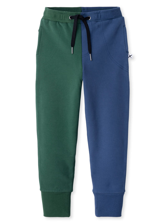 Minti kids clothing. Straight leg trackies with stitched detail pockets, elasticated waistband, shoelace ties and back pocket. Small Minti embroidery on the back pocket. 330 Gram // Brushed Inside // 95% Cotton // 5% Elastane.