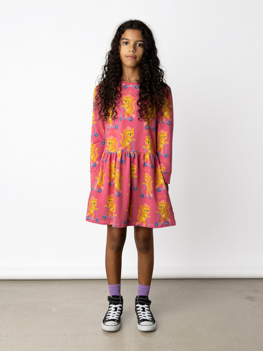 Minti kids clothing. Tshirting weight dress with self cuffs, hidden side pockets and waist seam with ruching detail. 190 Gram // 95% Cotton // 5% Elastane.