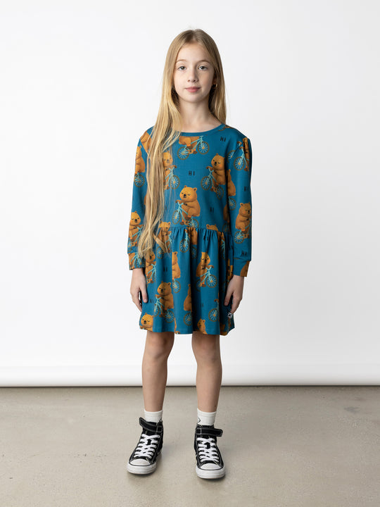 Minti kids clothing. Tshirting weight dress with self cuffs, hidden side pockets and waist seam with ruching detail. 190 Gram // 95% Cotton // 5% Elastane.
