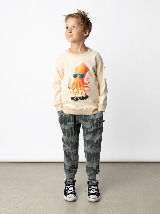 Minti kids clothing. Super cool and comfy crew with hidden side pockets. Perfect for keeping hands warm! 330 Gram // Brushed Inside // 95% Cotton // 5% Elastane.