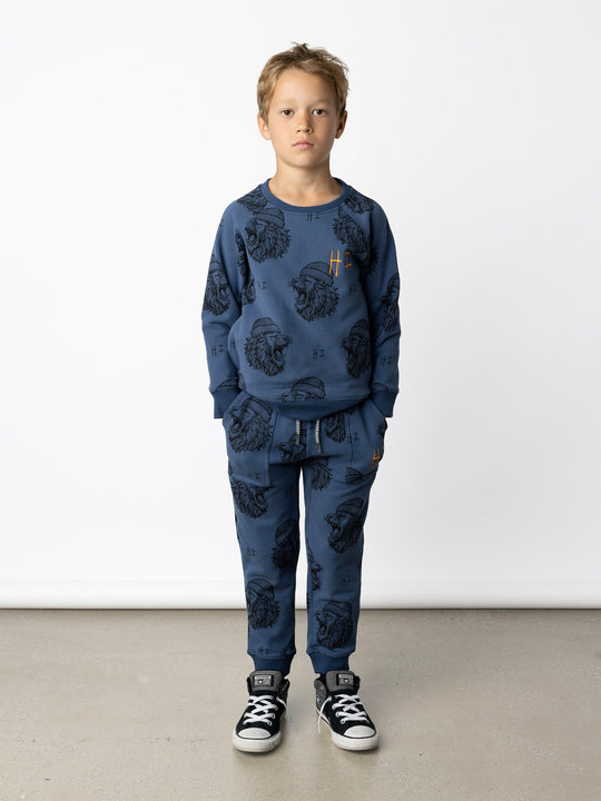 Minti kids clothing. Super cool and comfy crew with hidden side pockets. Perfect for keeping hands warm! 330 Gram // Brushed Inside // 95% Cotton // 5% Elastane.