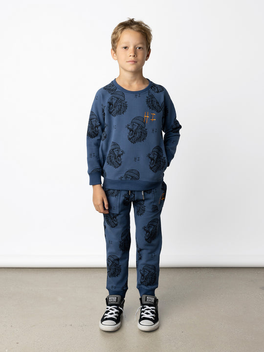 Minti kids clothing. Super cool and comfy crew with hidden side pockets. Perfect for keeping hands warm! 330 Gram // Brushed Inside // 95% Cotton // 5% Elastane.