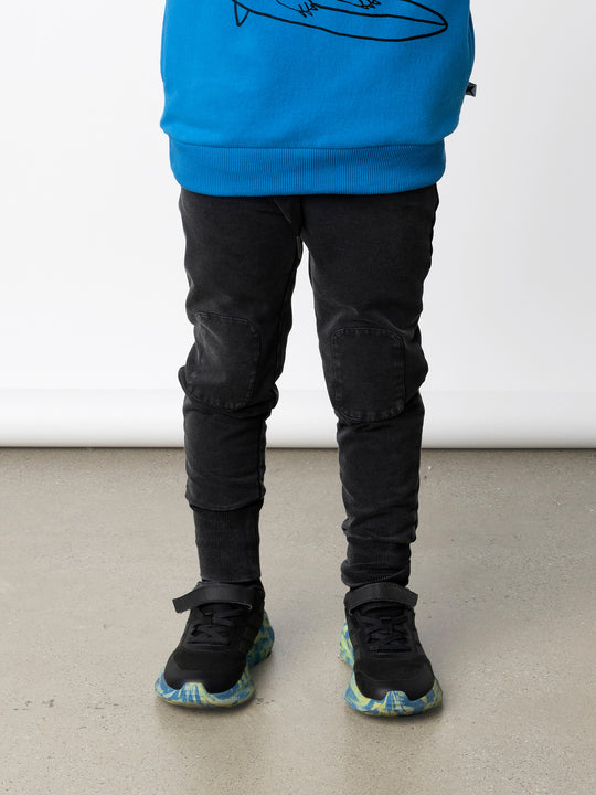 Minti kids clothing. Super luxe trackies with sewn on patch knees, front pockets and shoelace ties. Small Minti embroidery on the back. 260 Gram // 95% Cotton // 5% Elastane.