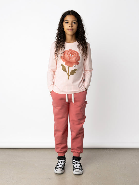 Minti kids clothing. Comfy tee with self cuffs and curved front and back hem. 180 Gram // 95% Cotton // 5% Elastane.