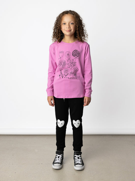 Minti kids clothing. Comfy tee with self cuffs and curved front and back hem. 190 Gram // 95% Cotton // 5% Elastane.