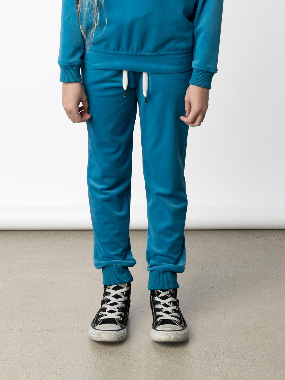 Minti kids clothing. Slim leg trackies with front pockets, elasticated waistband and shoelace cord. 92% Polyester // 8% Spandex.