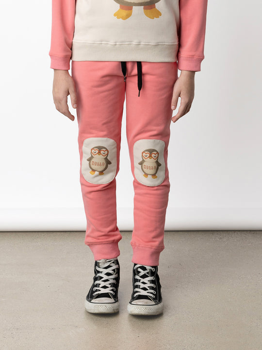Minti kids clothing. Slim leg trackies with front pockets, shoelace cord and 2x2 rib waistband and cuffs. We recommend to go up a size for this style. 330 Gram // Brushed Inside // 95% Cotton // 5% Elastane.